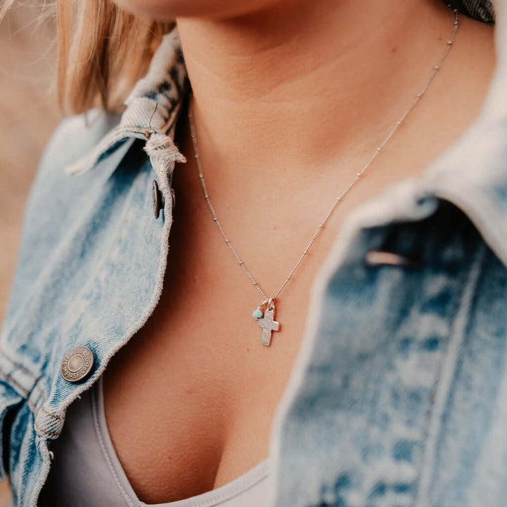 dainty silver cross necklace