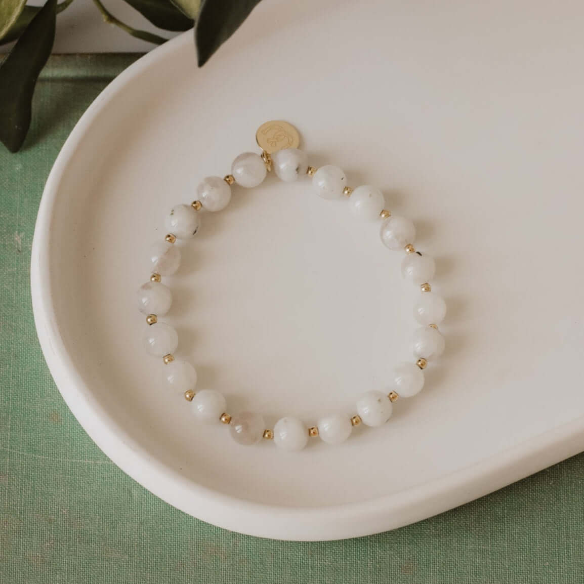 moonstone_meaningful_gemstone_